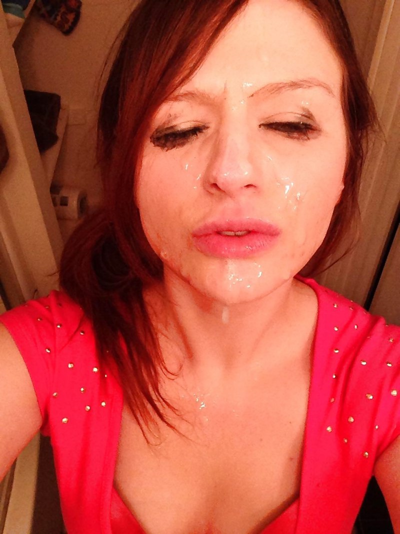 Домашнее селфи с обкончанным лицом