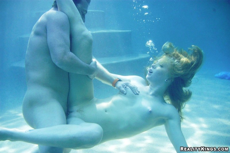 Порноактрисы под водой