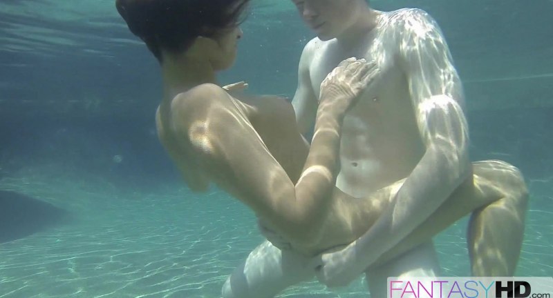 Голая Русалка блондинка