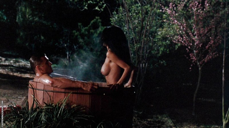 Тиа Каррере голая грудь