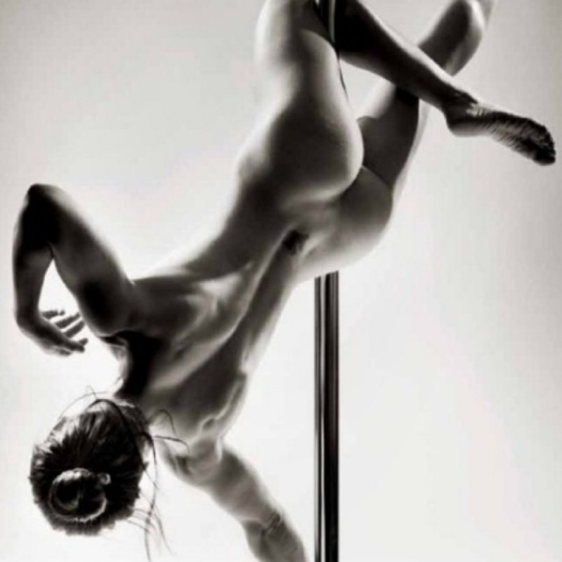 Голая Aleska Diamond стриптизерша