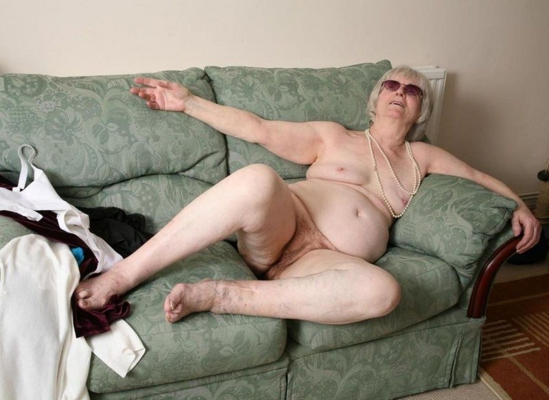 Старушки без трусов домашнее