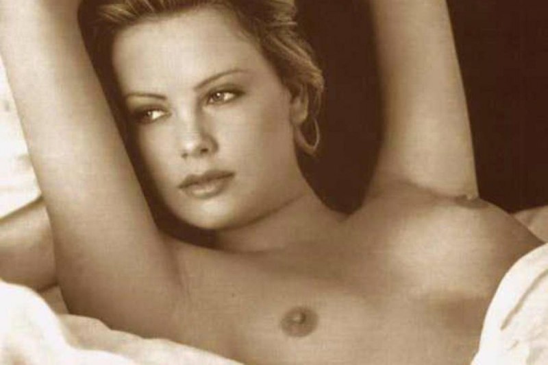 Шарлиз Терон плейбой 1999