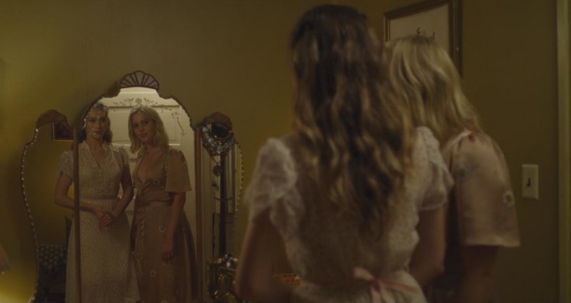 Алисия дебнем-Керри и Элиза Тейлор поцелуй