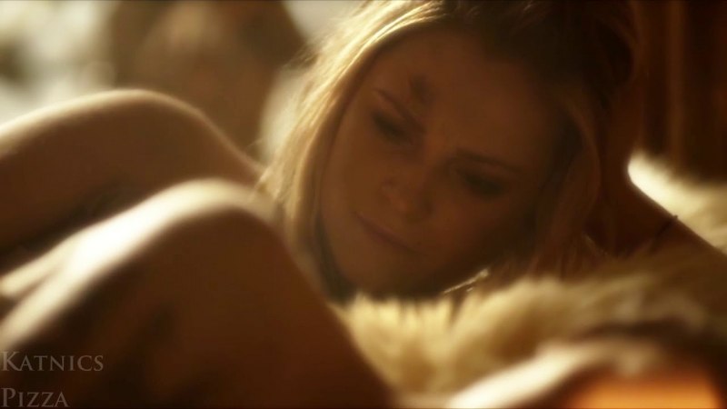 Элиза Тейлор постельная сцена