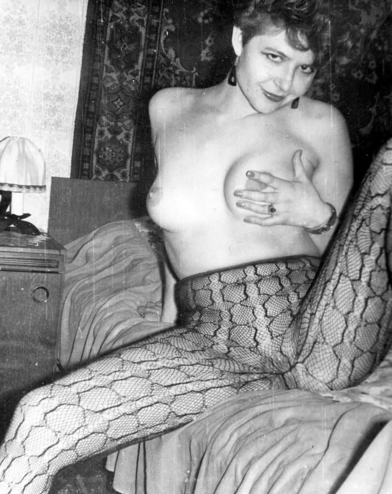 Голые женщины домашнее ретро