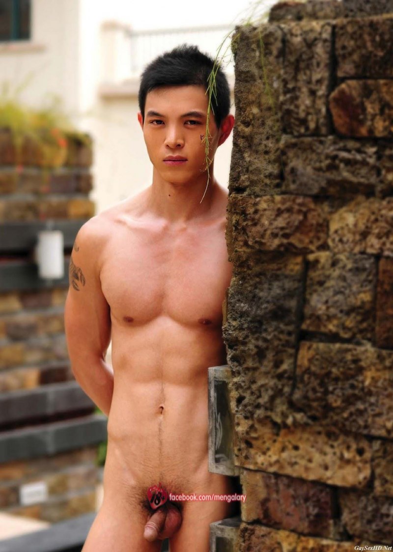 Дэвид Ганди голый