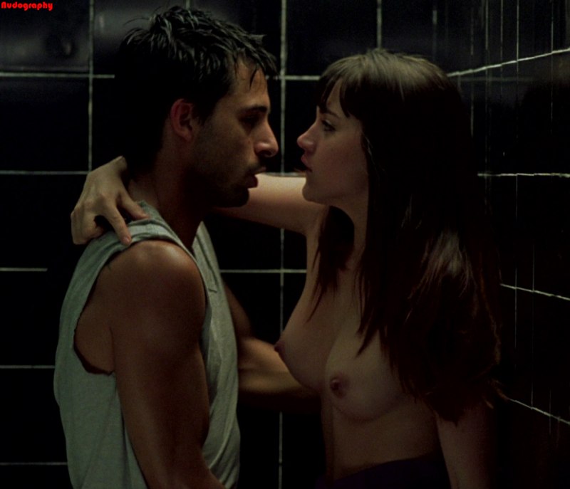 Анна де Армас голая в фильме