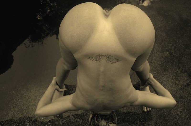 Голая акробатика под водой