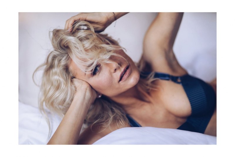 Екатерина Гордон в купальнике