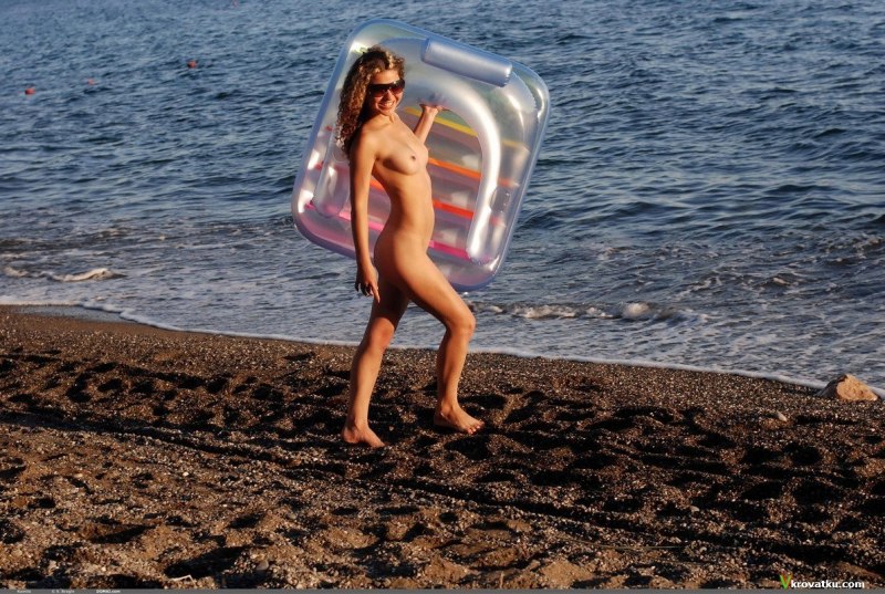 Голые молодые нудистки