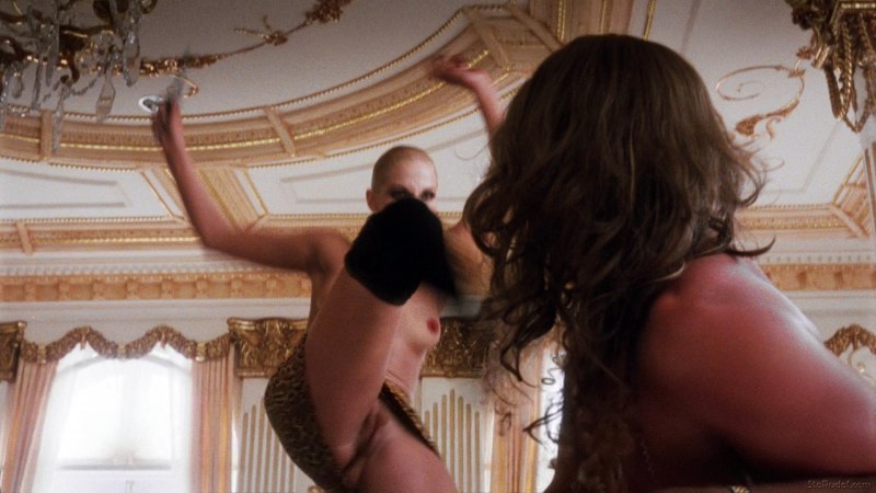 Элизабет Беркли голая в кино