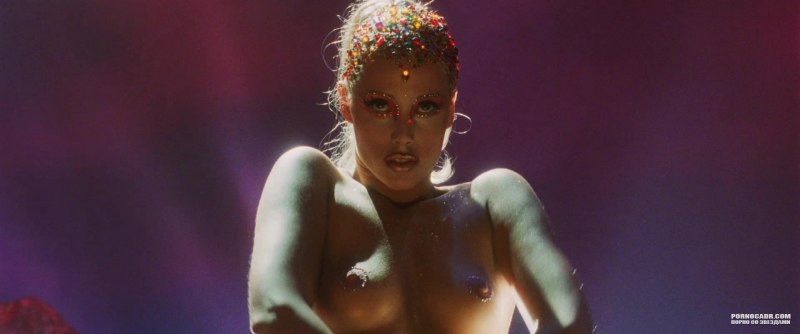 Шоугелз 1995 Элизабет Беркли голая