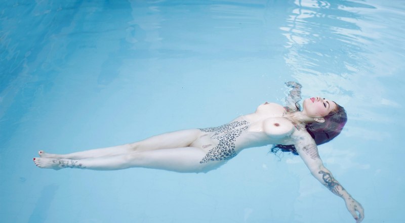 Голая ныряльщица Наталья Авсеенко