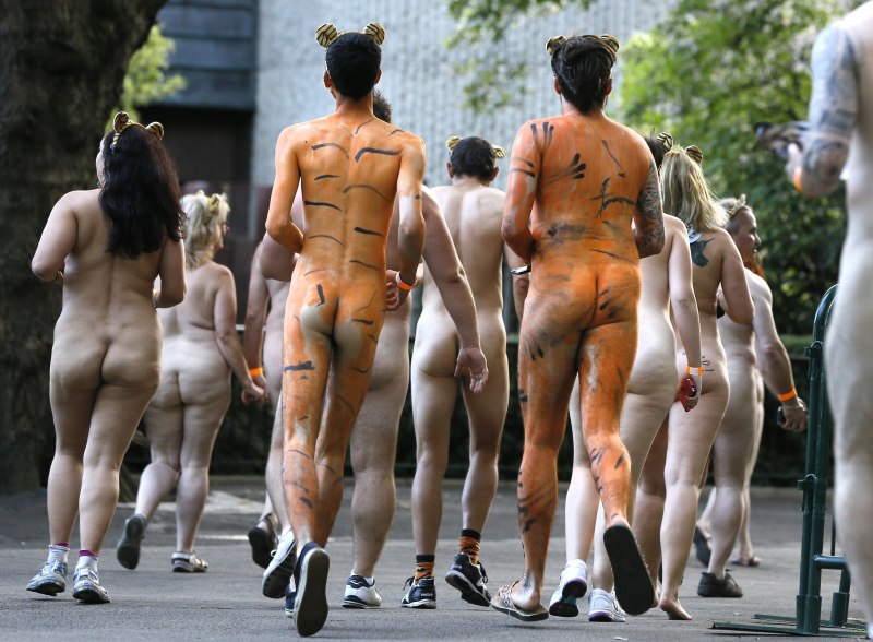 Нестандартные голые люди