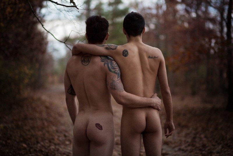 Красивый голый мужчина с членом