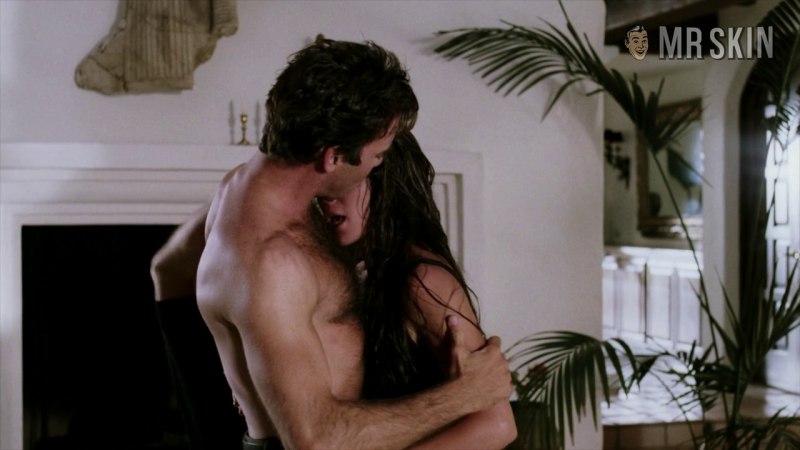 Янси Батлер без трусов