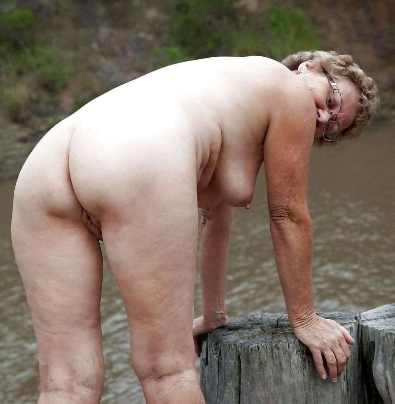 Matures and grannies bent over pussy shots