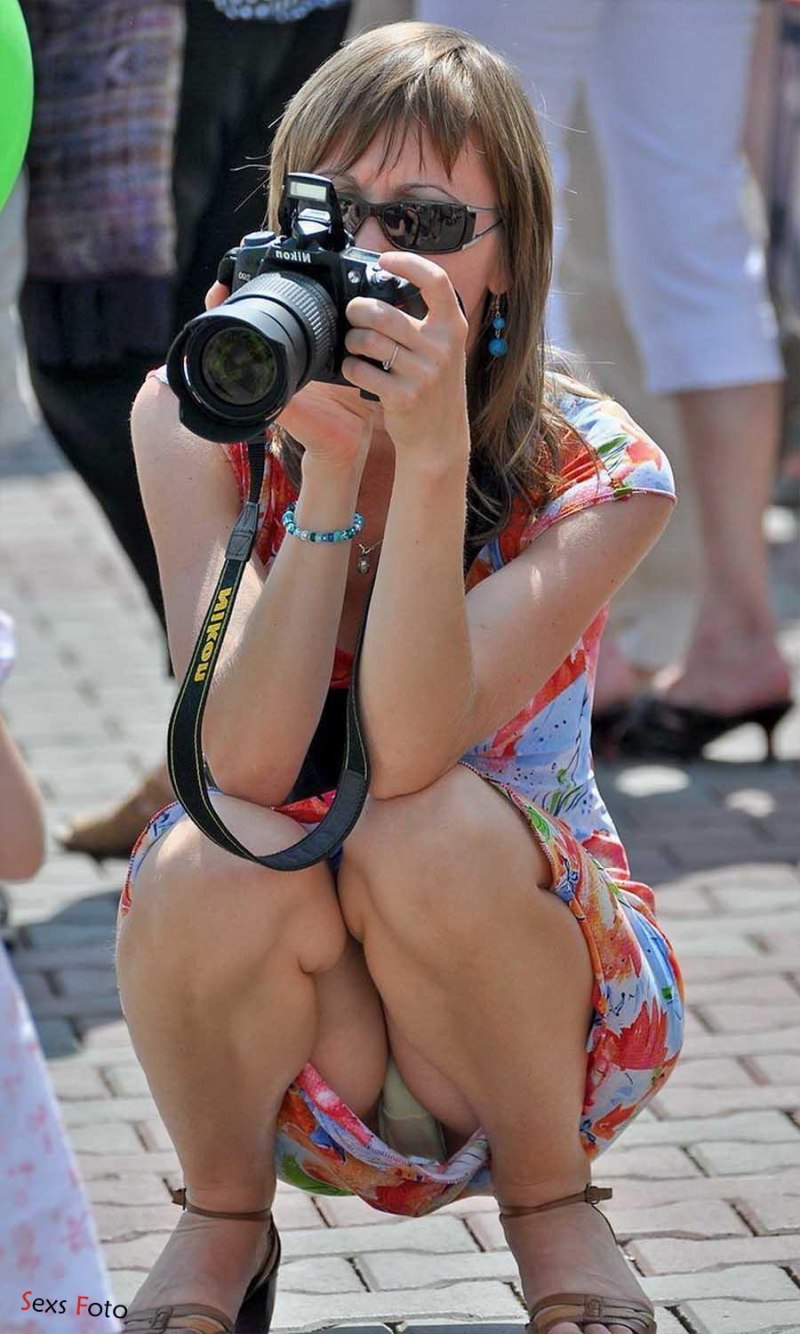 Девушки без трусиков под юбкой