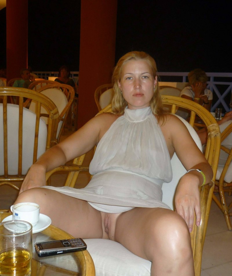 Жена на корпоративе без трусов