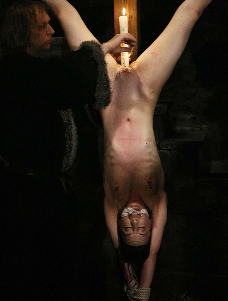 Горящая свеча в вагине