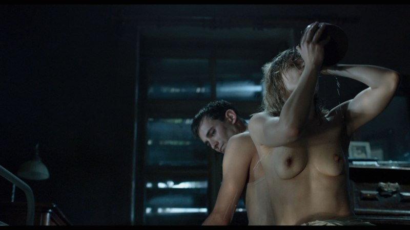 Актриса Юлия Пересильд сиськи