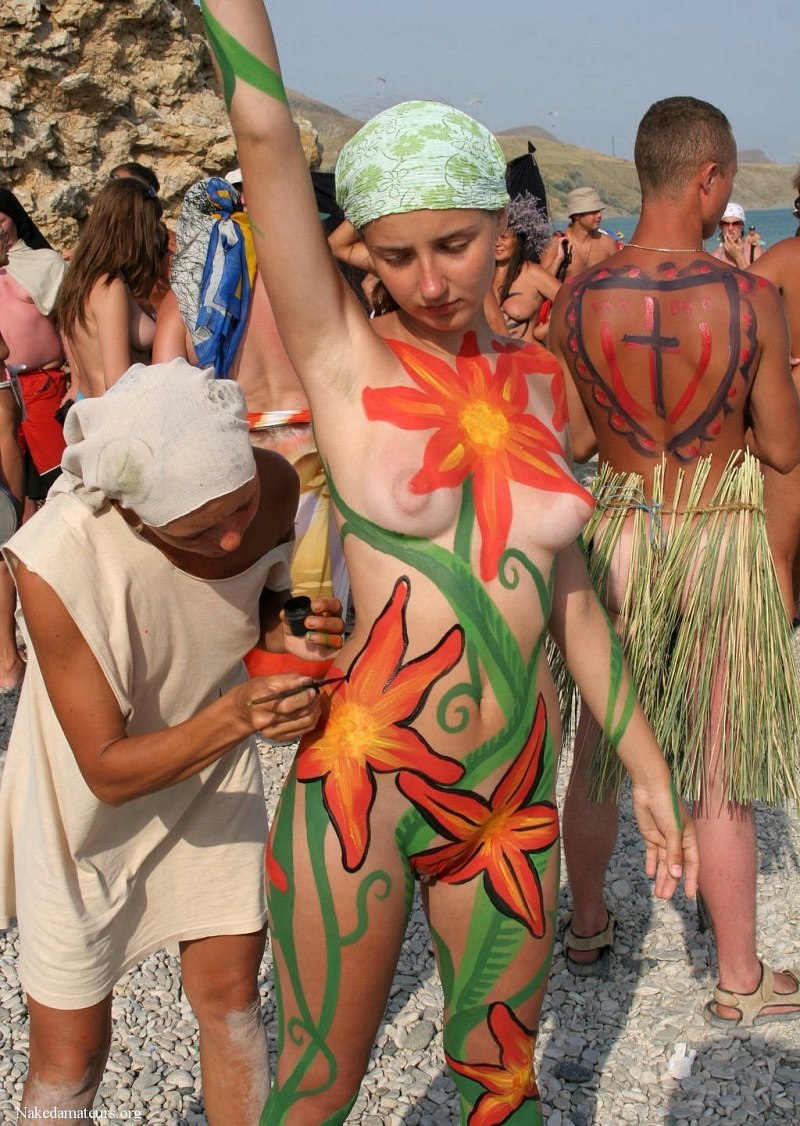 Разрисованные голые мужчины