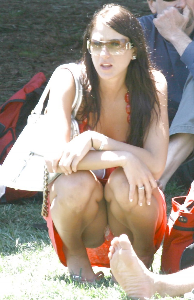 Девушки в клубе без трусов