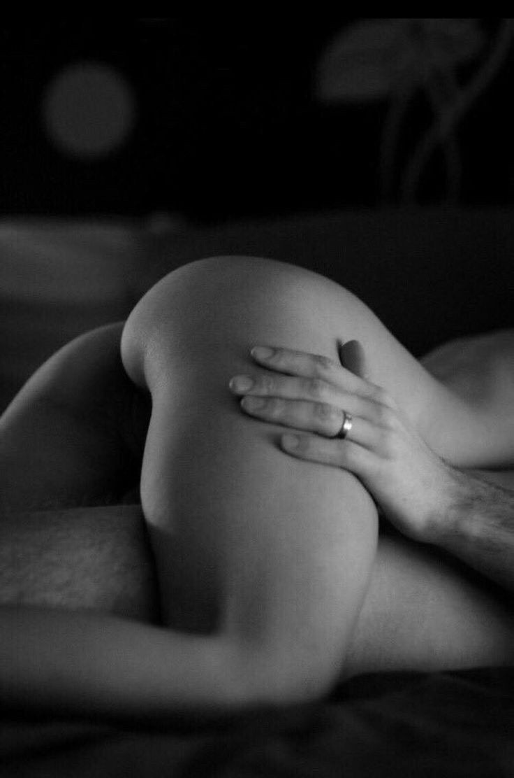 Эро сзади за грудь (39 фото)