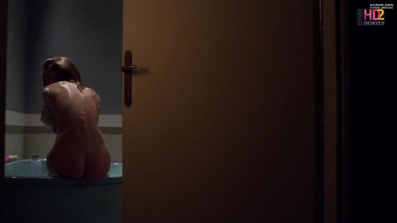 Тесса Линн Томпсон в купальнике