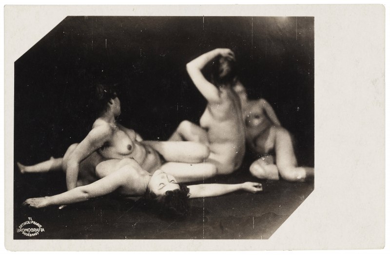 Голые девка и парень ретро