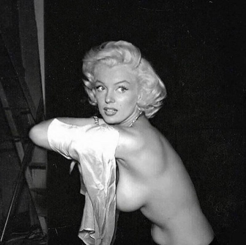 Мэрилин Монро обнаженка