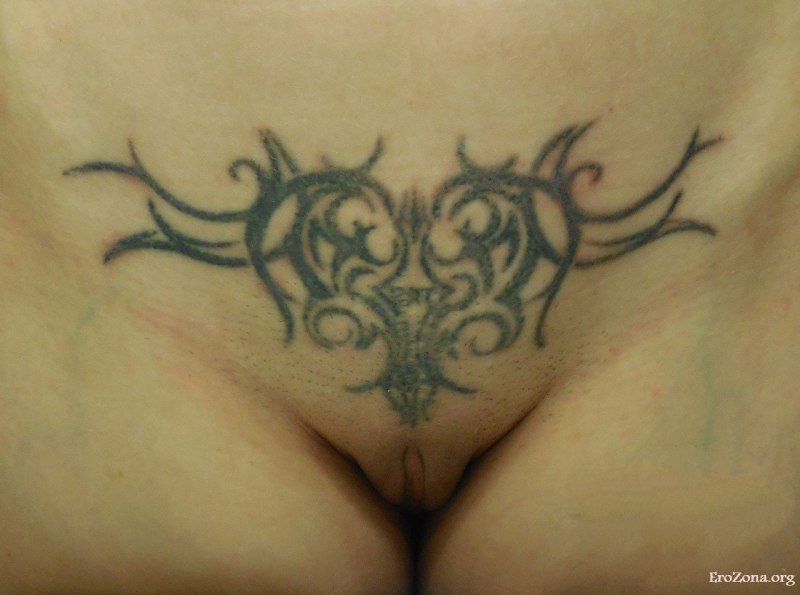 Татуировка узор на лобке