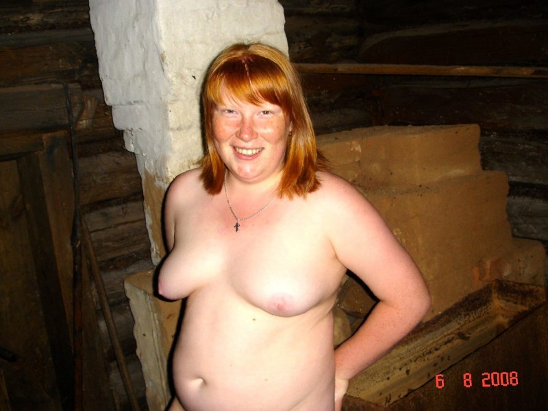 Голые пожилые женщины на природе