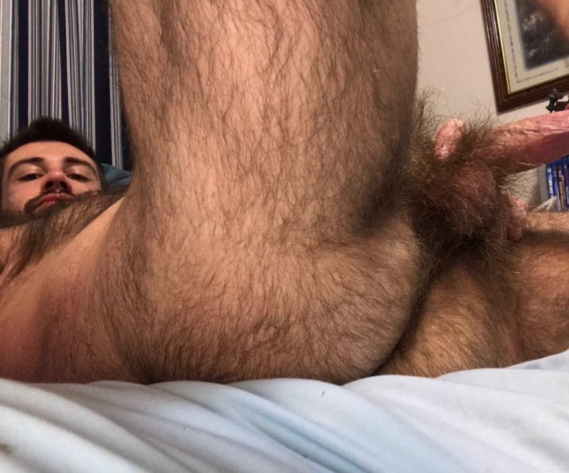 Голые волосатые парни в душе