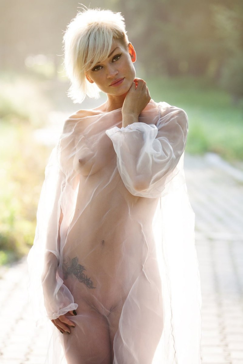 Мокрые прозрачные платья