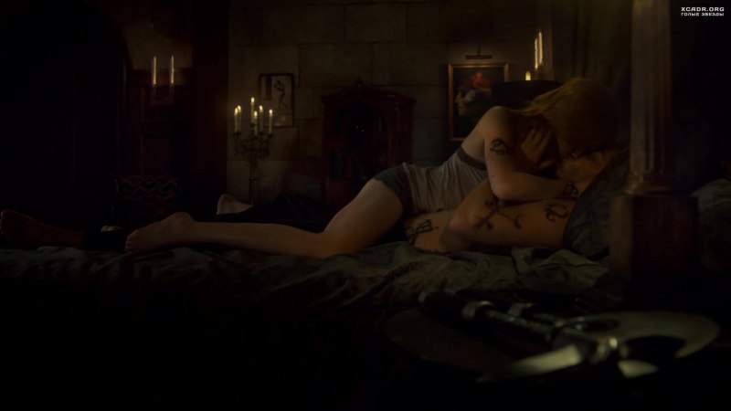 Katherine MCNAMARA постельные сцены