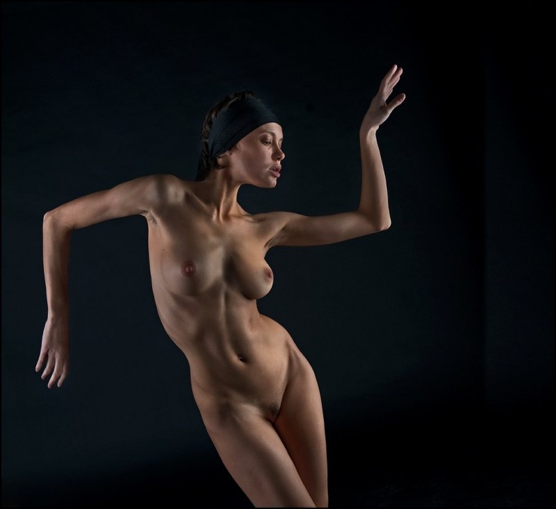 Голые стриптизерши на шесте