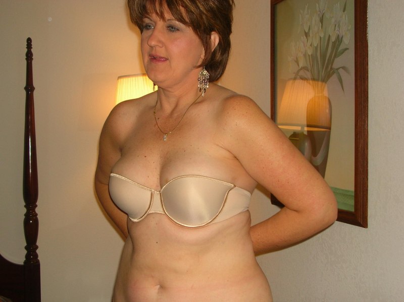 Сиськи зрелых баб в лифчике