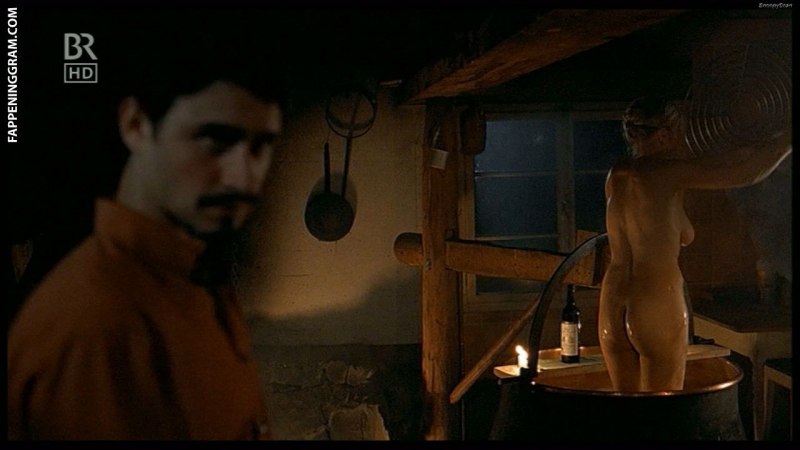 Актриса Анна Гальена голая