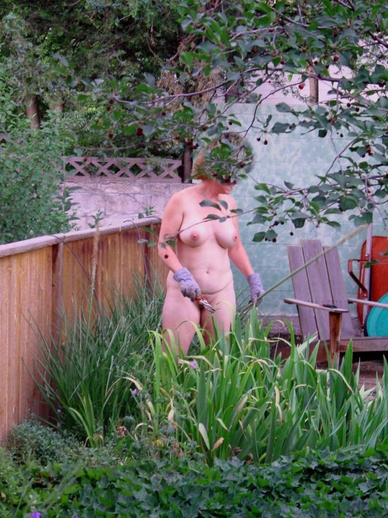 Женщины подглядывание на даче