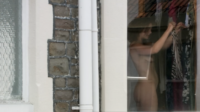 Голая соседка в квартире