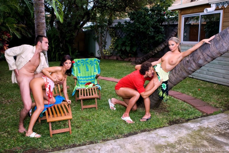 Голые соседи на даче трах