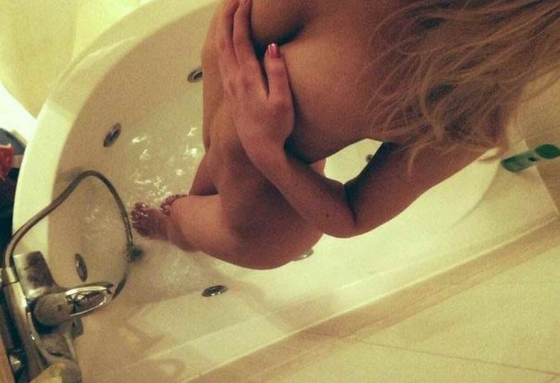 Голая перед зеркалом частное