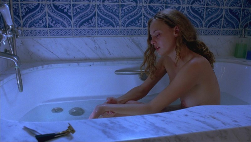 Молли Рингуолд топлесс