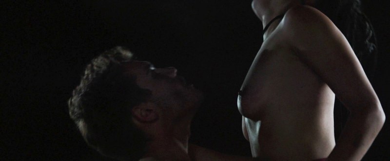 Зои Кравиц постельная цена