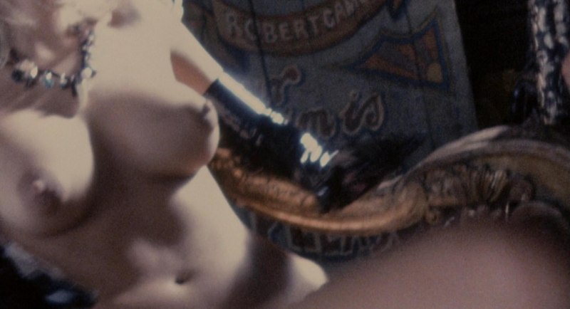 Эвелин Миллер раздвоение вагины