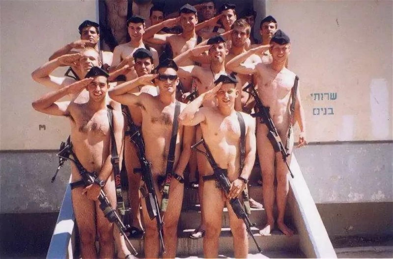 Гей-порно,насилие в армии.