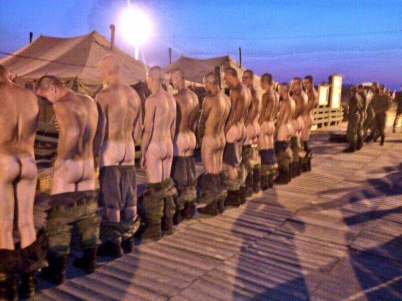 Армейская баня голые солдаты