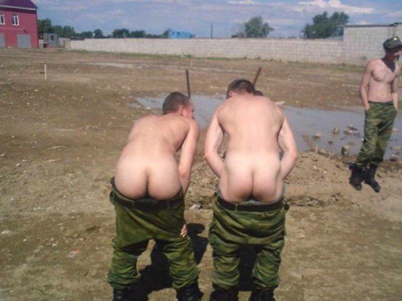 Голые молодые парни в армии